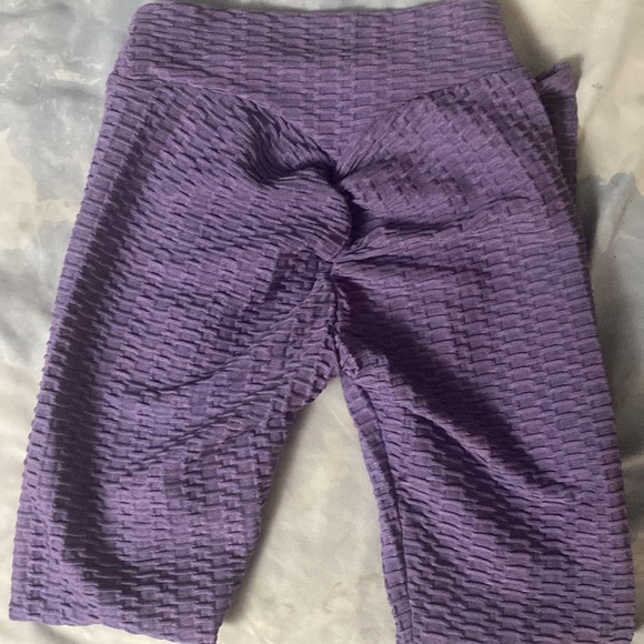 Scrunch Butt Leggings! - Picture 4 of 4